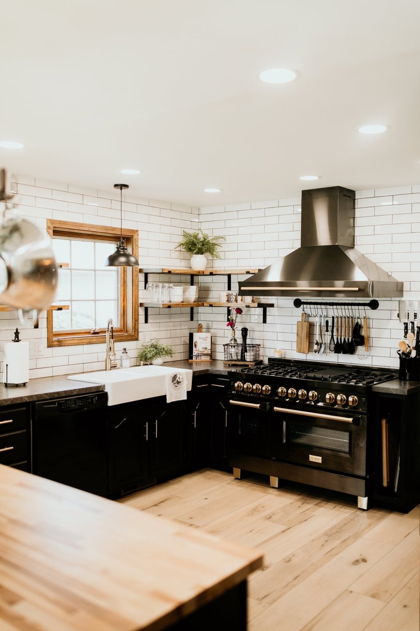 ZLINE 48 in. Autograph Edition Black Stainless Steel Range Hood with Gold Handle, BS655Z-48-G - Smart Kitchen Lab